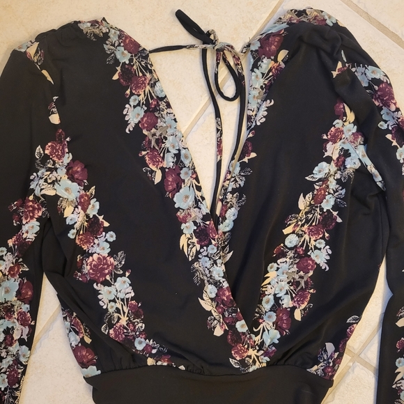 BCBG Generation Black Floral Print Plunge Bodysuit Size XXS - Picture 3 of 7